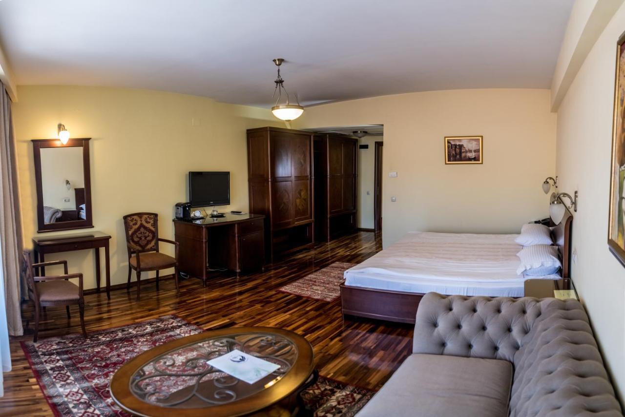 The Elite - Oradea'S Legendary Hotel Buitenkant foto