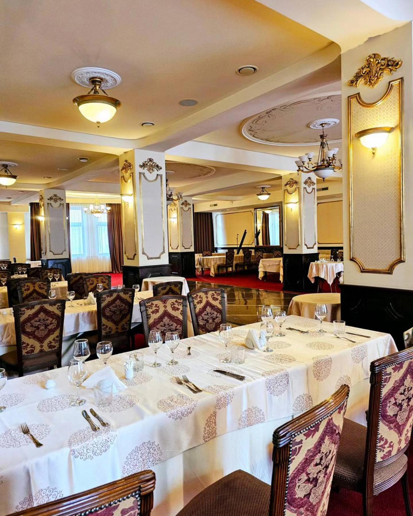 The Elite - Oradea'S Legendary Hotel Buitenkant foto