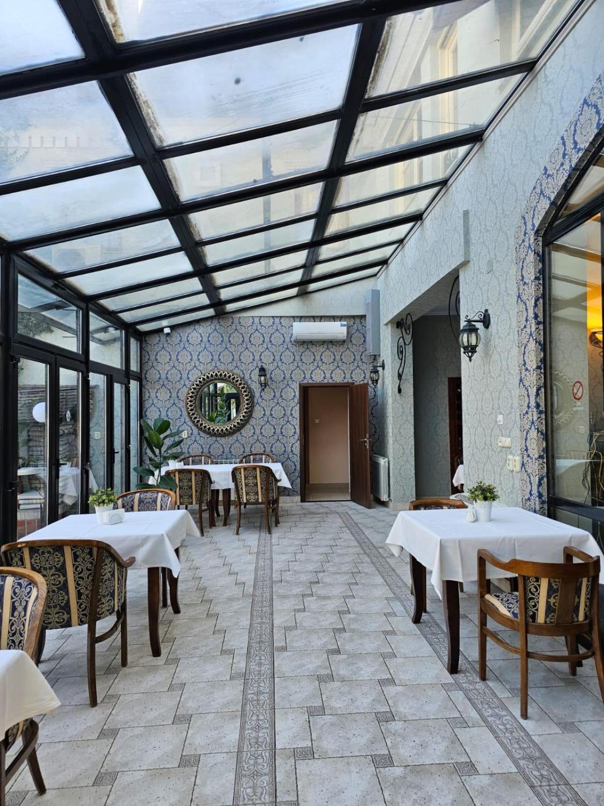 The Elite - Oradea'S Legendary Hotel Buitenkant foto