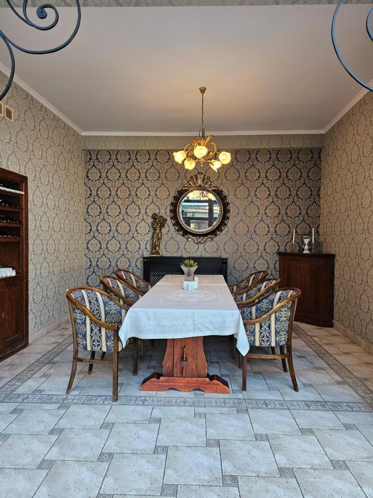 The Elite - Oradea'S Legendary Hotel Buitenkant foto